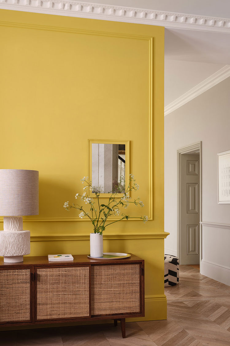 Colore caldo giallo per pareti del soggiorno n.02