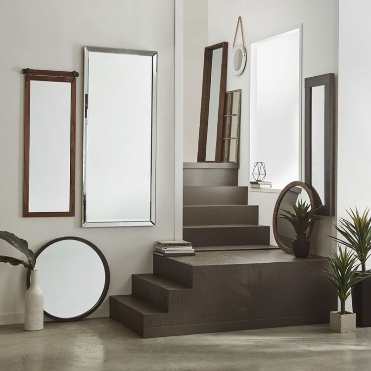 Idee per decorare le pareti delle scale interne con gli specchi n.02
