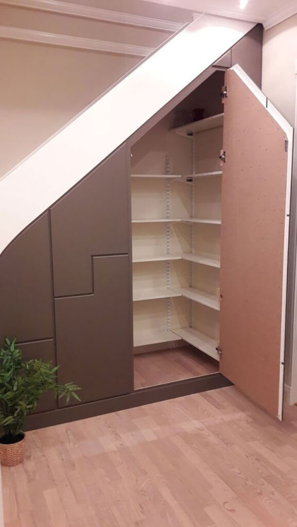 19 Idee per Progettare un Sottoscala con Ripostiglio | MondoDesign.it