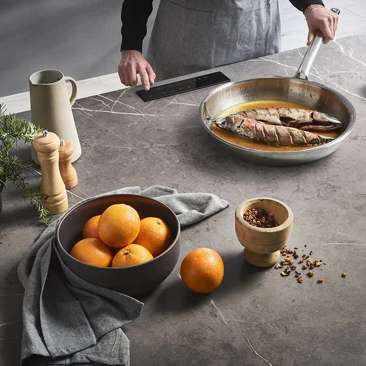 Piano Cottura A Induzione Professionale SARO MARLENE Per Ristoranti E Catering, Design Durevole