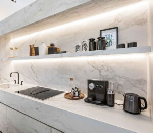 Cucina con Mensole a Vista: 27 Idee Versatili | MondoDesign.it