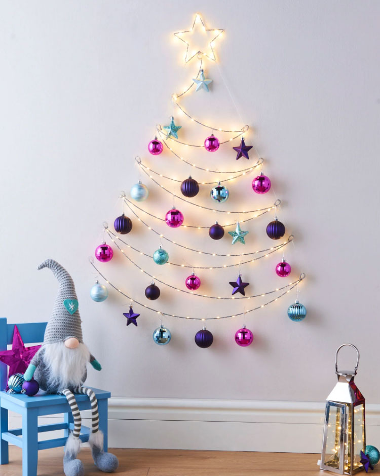 Idee albero di Natale con palline da parete 1