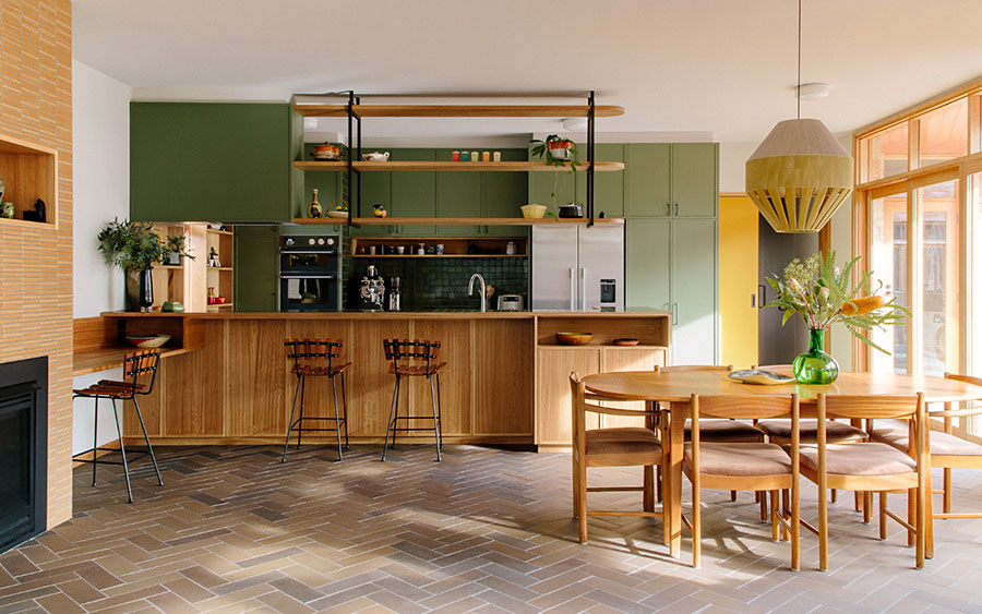Idee cucina verde oliva e legno n.03