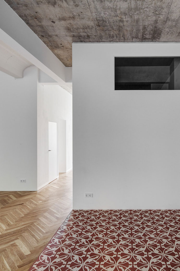 Idee per un pavimento cementine e parquet n.9