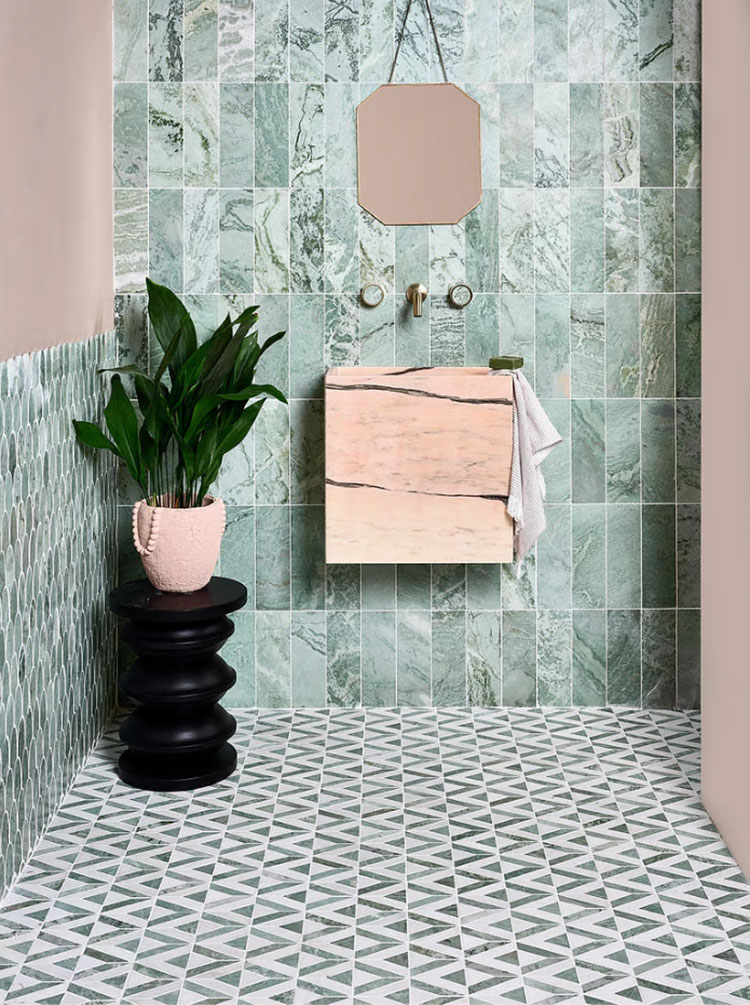 Idee per bagno piccolo effetto marmo n.12