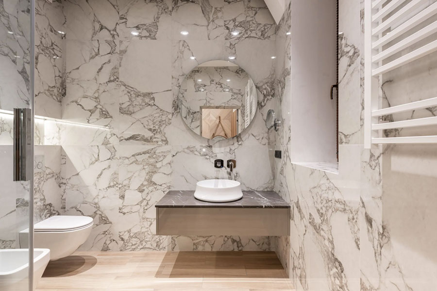 Idee per arredare un bagno quadrato n.05