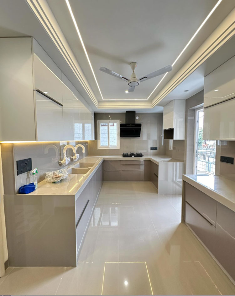 Idee per illuminare il controsoffitto in cucina n.14