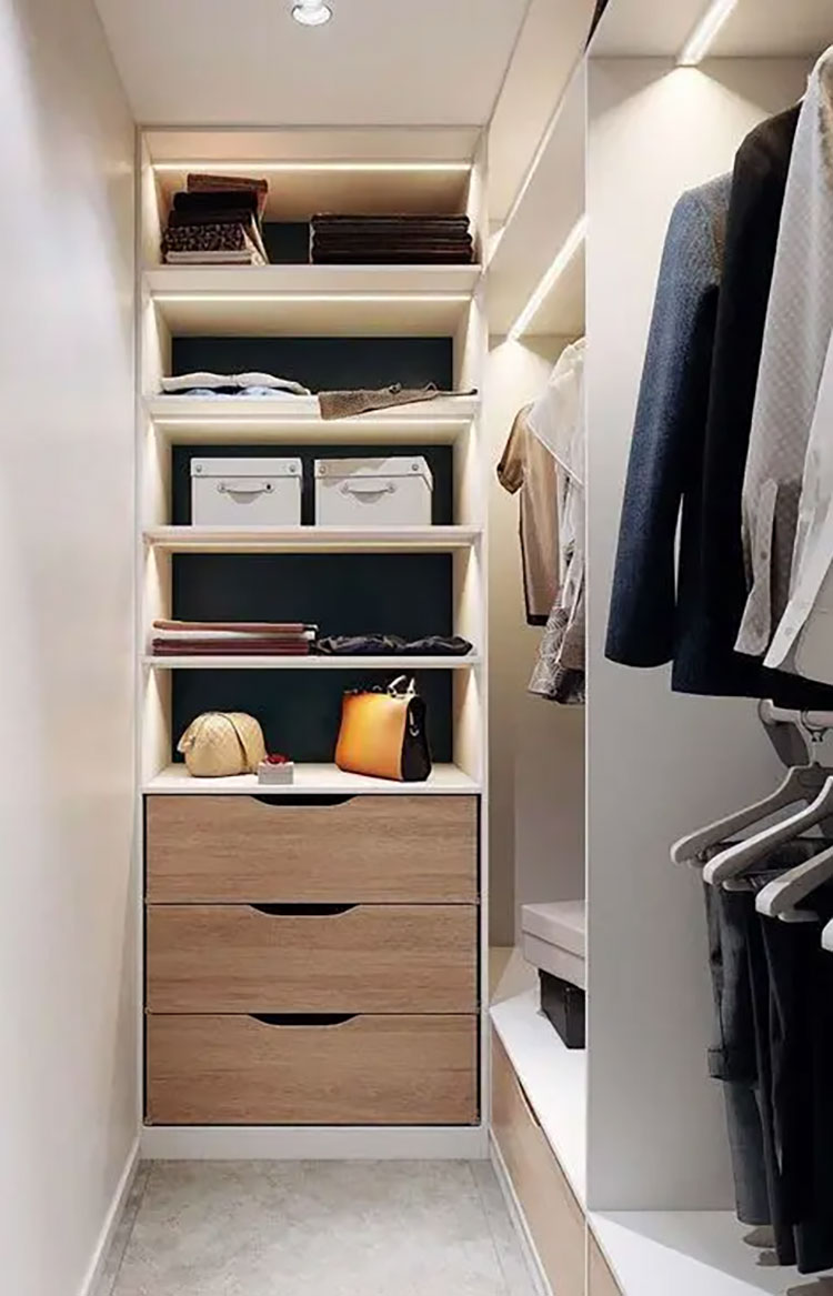Idee per una cabina armadio stretta e lunga n.02