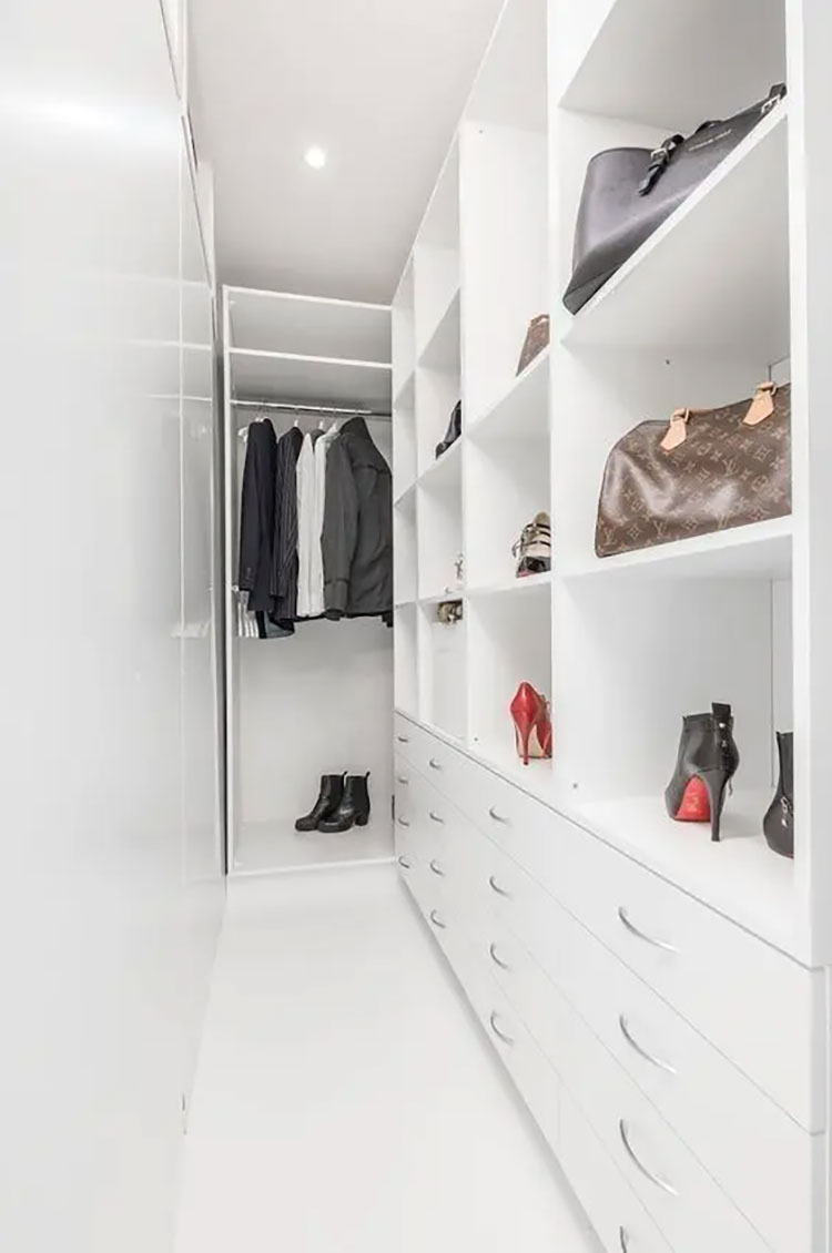 Idee per una cabina armadio stretta e lunga n.03