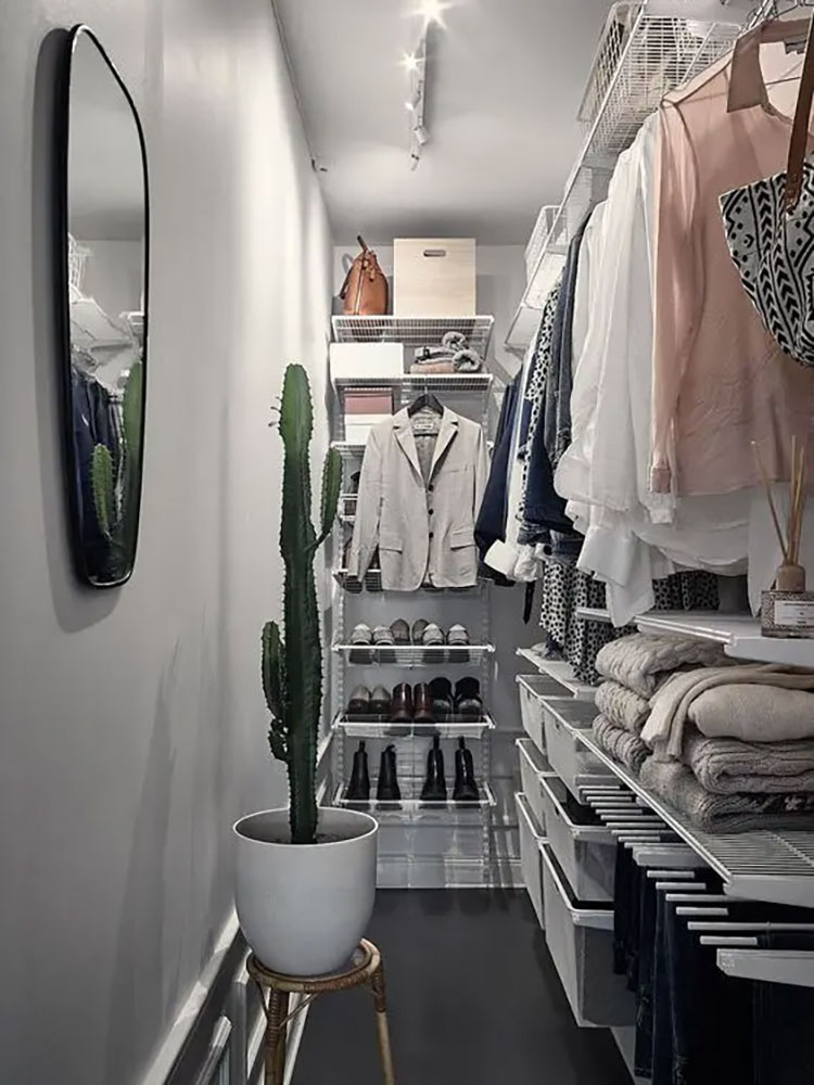 Idee per una cabina armadio stretta e lunga n.08
