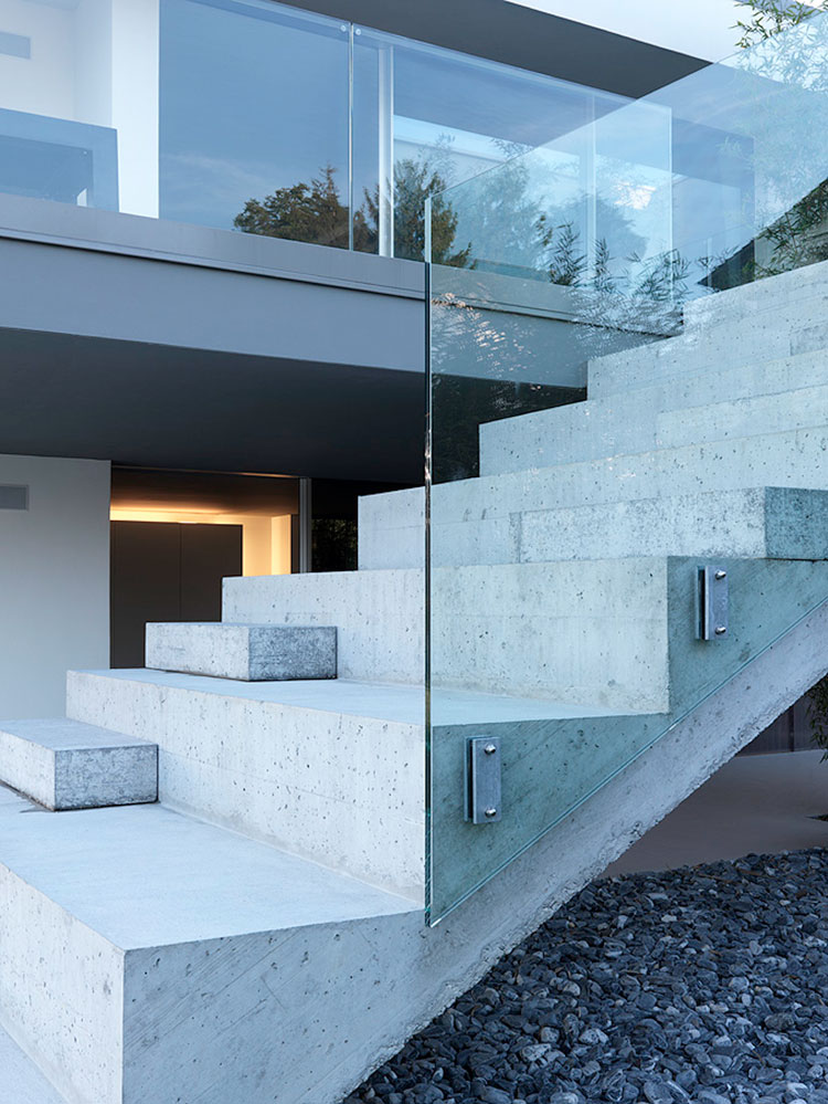 Idee per ringhiere per scale esterne moderne n.01