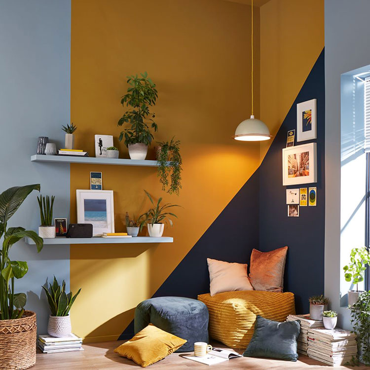 Idee per soggiorno con pareti colorate n.11