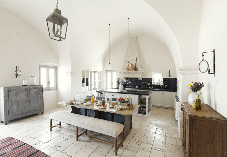 Interni casa di campagna in stile masseria 01 Foto degli interni di una casa di campagna in stile masseria n.1