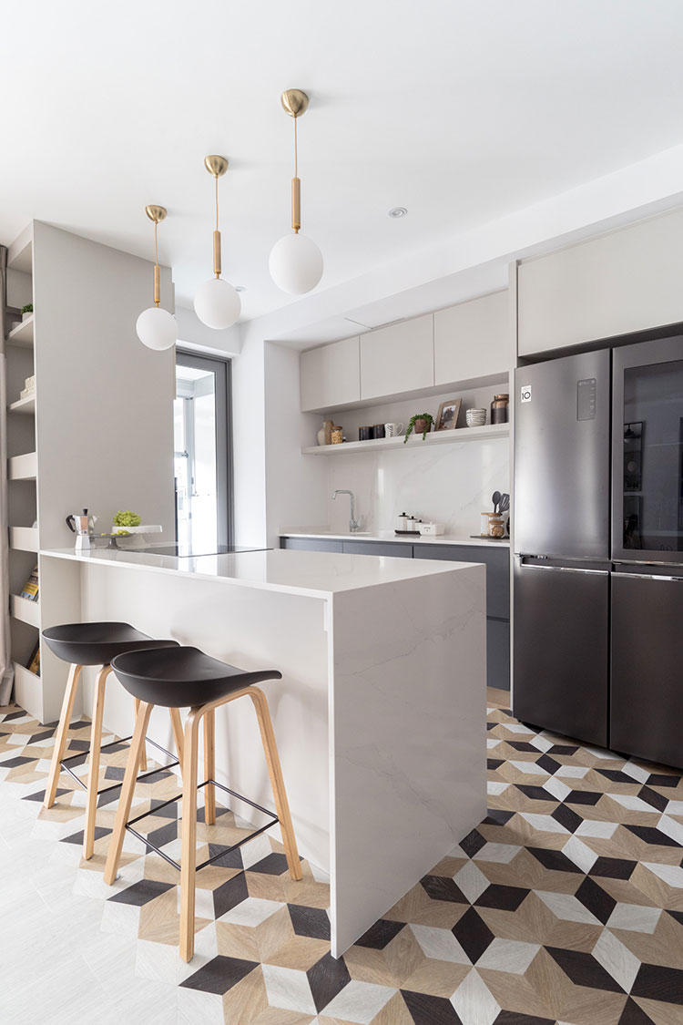 Idee pavimento per cucina in cementine mix n.3